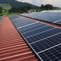 Wie maakt zwarte zonnepanelen?